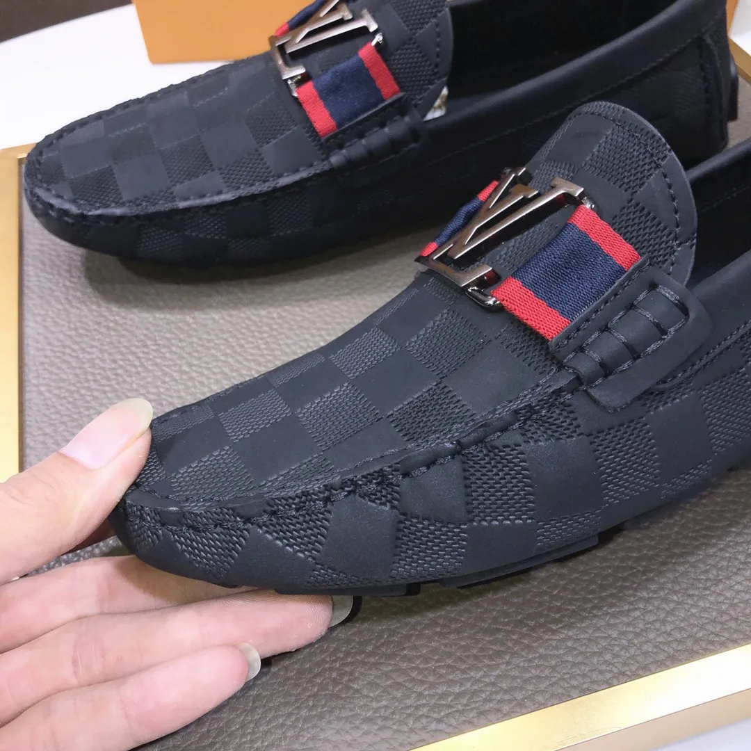 Men's men's shoes 💰420💰 [LV Doudou Shoes] (sheepskin lining) new model is on the market, available on the official website. The new Doudou shoes are processed into single-color materials, and the uppers are made of imported cowhide material. The body of the shoe is fully hemmed with mark thread, and is lined with imported original cowhide leather. The elegant shoe shape is super suitable for all-matching, and the size is 38-44.
